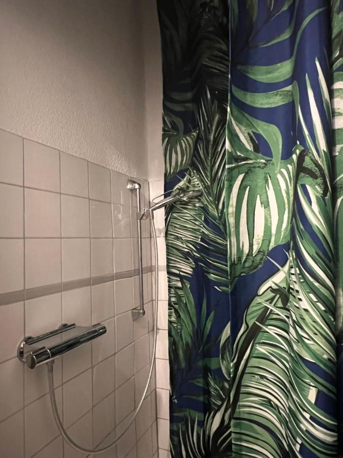 Private Schlafzimmer Mit Wc Dusche Mönchengladbach Buitenkant foto